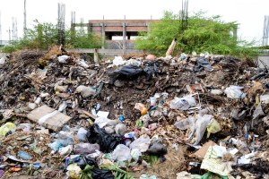 Habitantes de San Cristóbal exigen que se reabra vertedero ante acumulación de basura