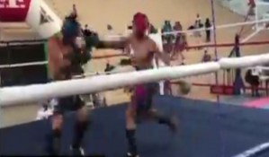 ¡Golpe Fulminante! Peleador de kickboxing falleció tras una fuerte patada en su cabeza (Video)