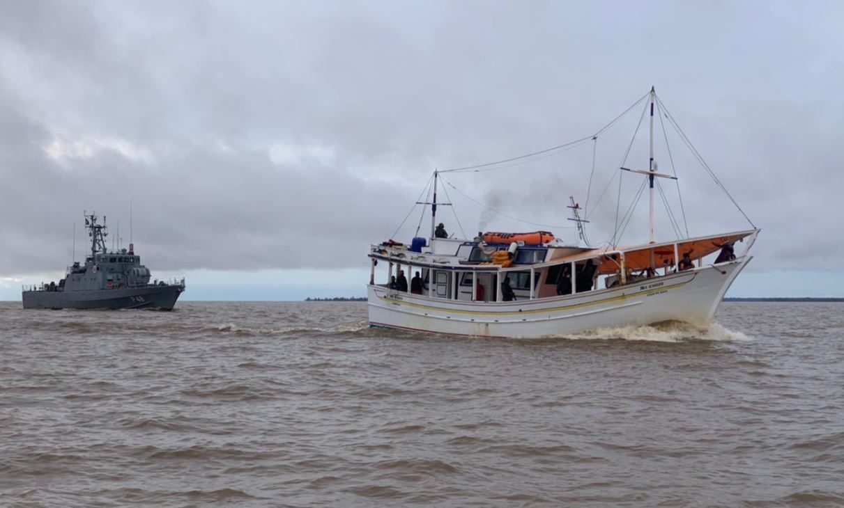 Brasil interceptó un barco venezolano que pescaba ilegalmente en sus aguas