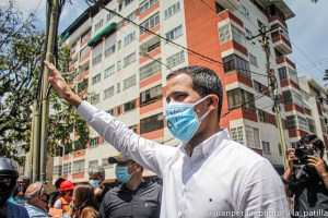 Guaidó durante marcha del sector salud: Esta movilización es la vacuna para salvar a Venezuela