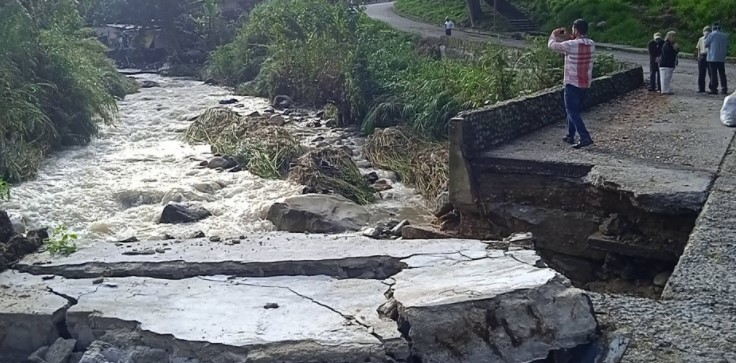 Así quedaron algunas viviendas y carretera afectadas por las lluvias en Mérida #8Abr (Fotos y Video)