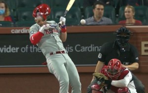 El jugador Bryce Harper de la MLB recibe un pelotazo en la cara a más de 150 km/h (Video)
