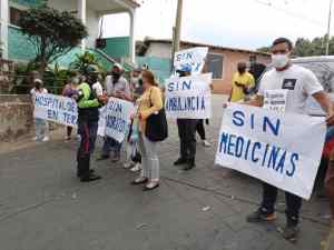 Vecinos de Carayaca protestaron por mejores condiciones en el hospital y vacunas anticovid (Video)
