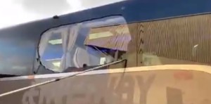 Así quedó autobús del Real Madrid tras ser apedreado a su llegada a Anfield (VIDEO)