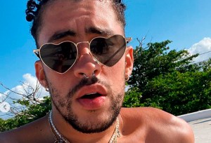 Recién levantado y sin nada de ropa: Bad Bunny se fotografió frente al espejo (+FOTO)