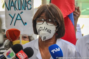 “¡Ya basta!”: Ana Rosario Contreras acompañó protesta de jubilados y pensionados en Caracas este #9Mar (VIDEO)