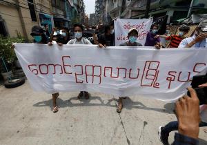 Protestas relámpago en Birmania, la nueva forma de pronunciarse contra la junta militar