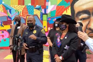 Desfiguraron mural de George Floyd en Houston con insultos raciales