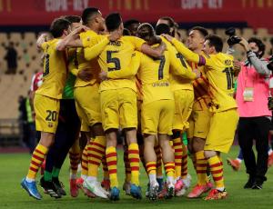 El Barcelona de Koeman logra con goleada levantar la Copa del Rey