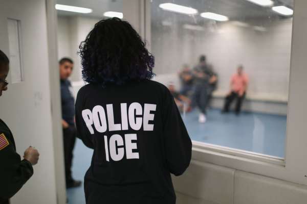 Sentenciaron a inmigrante del Bronx por morderle el dedo a un agente de ICE
