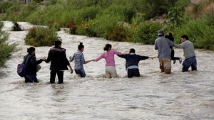 ¡Conmovedora! La labor de rescate de un equipo en la frontera de México con EEUU (+Mensaje a los inmigrantes)