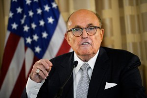 Rudy Giuliani, exalcalde de Nueva York es condenado a pagar 148 millones de dólares por difamar a dos trabajadoras electorales