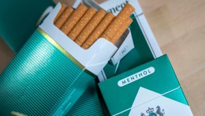 “Es un día histórico”: Nueva Zelanda prohibirá la venta de cigarrillos a las futuras generaciones