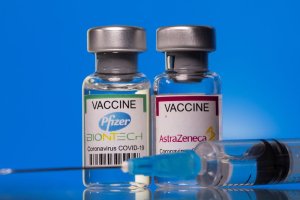 Cambio de posición de EEUU sobre las vacunas genera esperanzas en la OMS y la OMC