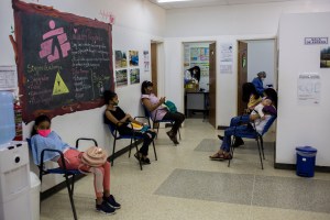 Educación sexual y anticonceptivos gratis para frenar embarazo precoz en Venezuela (Fotos)