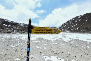 Dos escaladores, un estadounidense y un suizo, mueren en el Everest