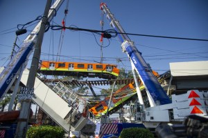 Peritaje arrojó que una “falla estructural” causó derrumbe del metro en México