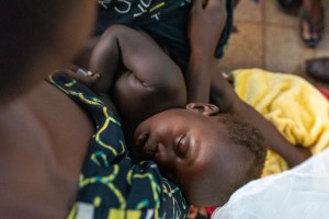 Alerta en el Congo por una extraña enfermedad que ha matado a más de 160 niños en solo dos meses