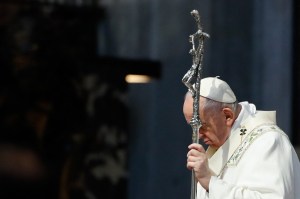 El papa Francisco pide a la Virgen el fin de la pandemia
