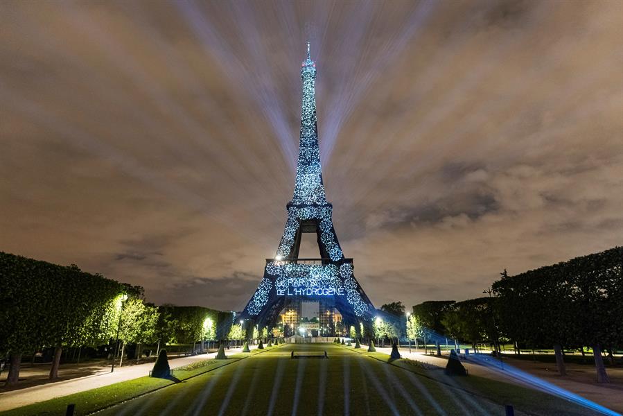 ¡Libre de carbono! La Torre Eiffel fue iluminada con hidrógeno renovable