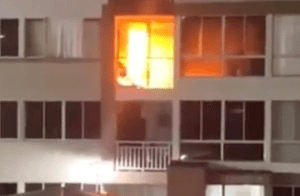 Menor de edad apuñaló a su mamá y le prendió fuego a su apartamento en Barranquilla (Video)