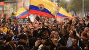 Adolescente se quitó la vida tras presunta agresión policial en las protestas de Colombia