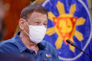 Presidente de Filipinas ordena arrestar a quienes usen mal la mascarilla