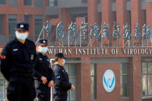 WSJ: Personal de laboratorio de Wuhan buscó atención en hospital antes de que se conociera brote de Covid-19