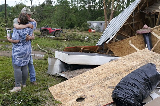 Al menos dos personas murieron tras fuertes tornados en Georgia