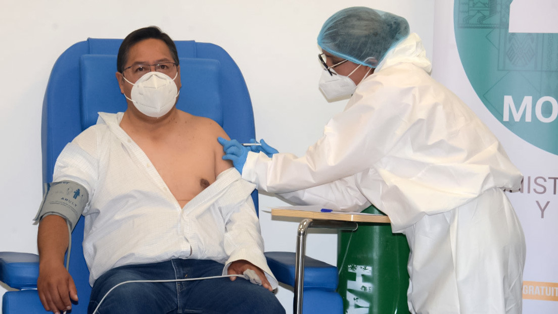 El Presidente de Bolivia recibió la primera dosis de la vacuna Sputnik V contra el coronavirus