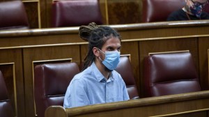 El Tribunal Supremo de España abre juicio contra “el número tres” de Podemos por atentado contra la autoridad