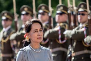 Militares de Birmania amenazan con disolver el partido de Aung San Suu Kyi