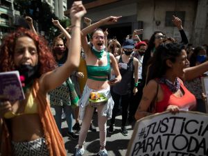 El País: Una ola de denuncias de abuso y acoso sexual descubre la herida del “Me Too” en Venezuela