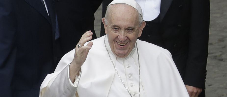 “Mucha cachaza y poca oración”: El papa Francisco bromea sobre los brasileños (VIDEO)