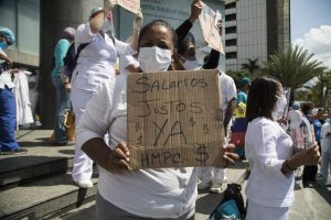 Enfermeras lanzan SOS por bajos sueldos y fallas en el sistema de Salud venezolano