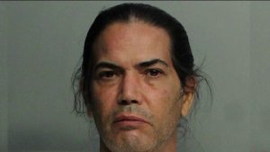 Depravado enfrenta cargos por abusar sexualmente de un anciano con demencia en Miami