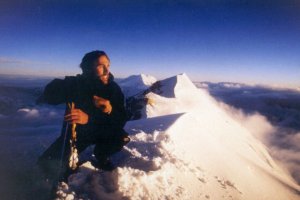 Erik Weihenmayer se quedó ciego a los 14 años, escaló el Everest y ahora “ve con la lengua”
