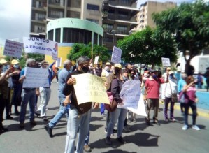 Docentes y obreros tomaron las calles de Los Teques para exigir salarios dignos #1May (FOTOS)