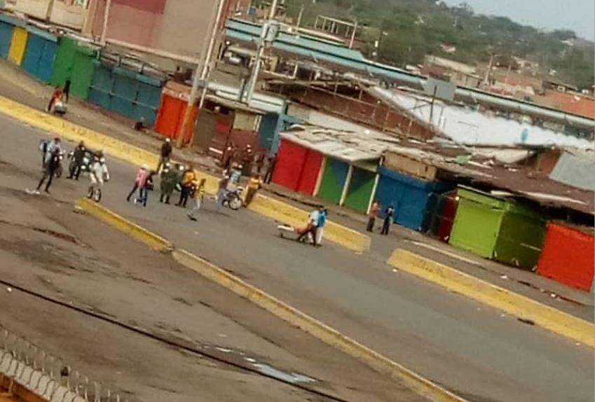 Protestas por cierre de mercados municipales ante la “cuarentena radical” en Zulia (Fotos)