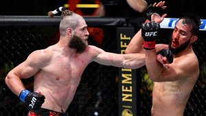 Devastador nocaut en UFC: La técnica del codo giratorio se postula como una de las mejores del año (VIDEO)