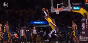 Pese a un “piquete” en el ojo, LeBron James le dio la victoria a los Lakers sobre los Warriors con un triple espectacular (VIDEO)