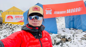 Una mujer de Hong Kong bate el récord de la más rápida ascensión al Everest