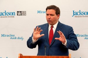 Gobernador de Florida le dice adiós a Trump luego de la tragedia en Miami