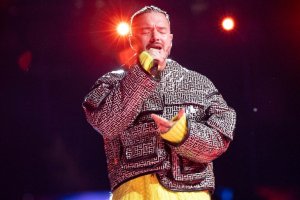 Montado en un carrito e’ perro caliente:  Así respondió un picadísimo J Balvin al multipremiado Residente  (FOTOS)