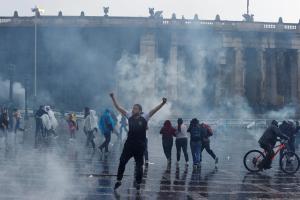 Al menos 17 muertos y 800 heridos en disturbios y protestas de los últimos días en Colombia