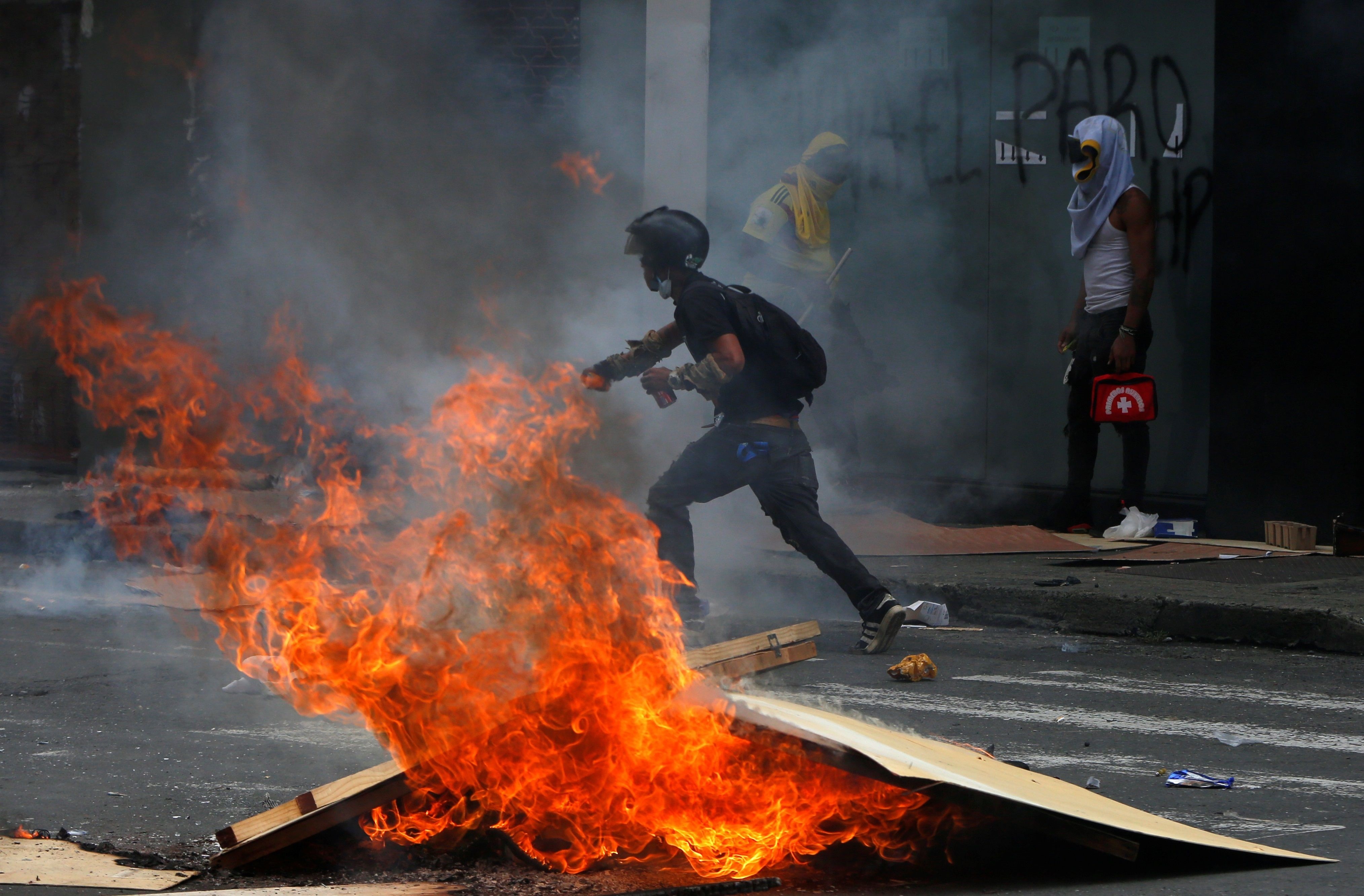 Al menos diez venezolanos detenidos por vandalismo durante protestas en Cali (Video)