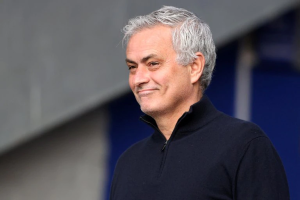 “Estoy en el inicio de mi carrera”, asegura Mourinho tras 20 años en los banquillos