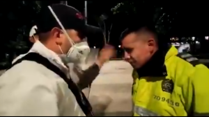 Manifestantes lanzaron ácido contra un policía en Bogotá tras protestas