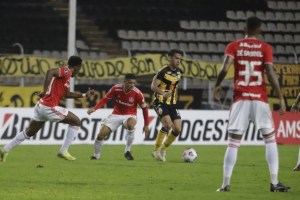 Táchira remontó y venció al Inter de Porto Alegre en la Copa Libertadores