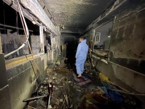 Renuncia el ministro de Salud iraquí por incendio en hospital que dejó 82 muertos